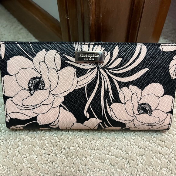 Kate Spade floral crossbody and matching wallet - Picture 7 of 10